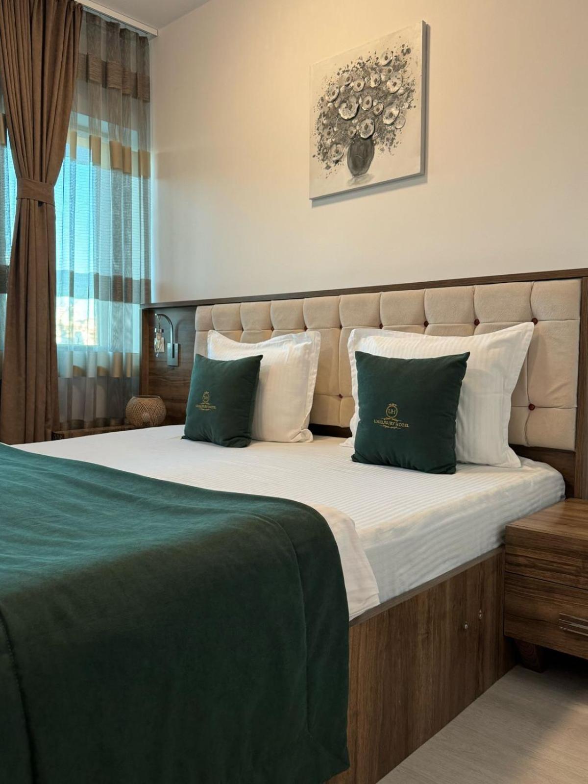 Uniluxury Hotel Prishtina Pristina Buitenkant foto
