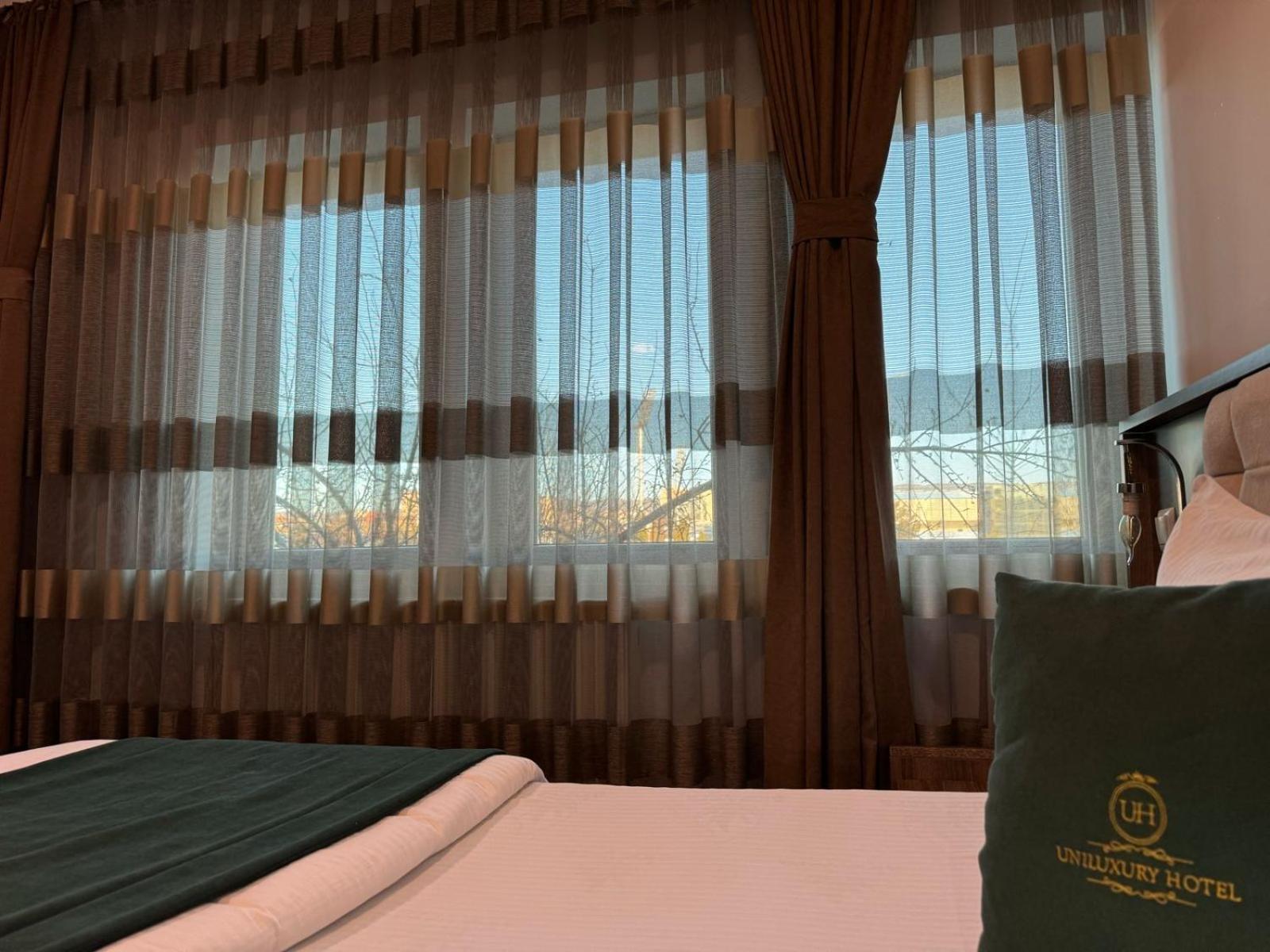Uniluxury Hotel Prishtina Pristina Buitenkant foto