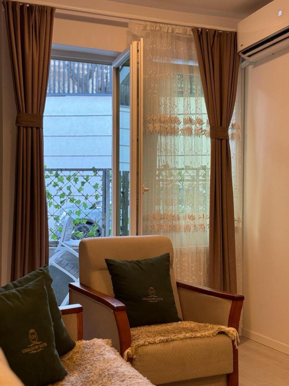 Uniluxury Hotel Prishtina Pristina Buitenkant foto