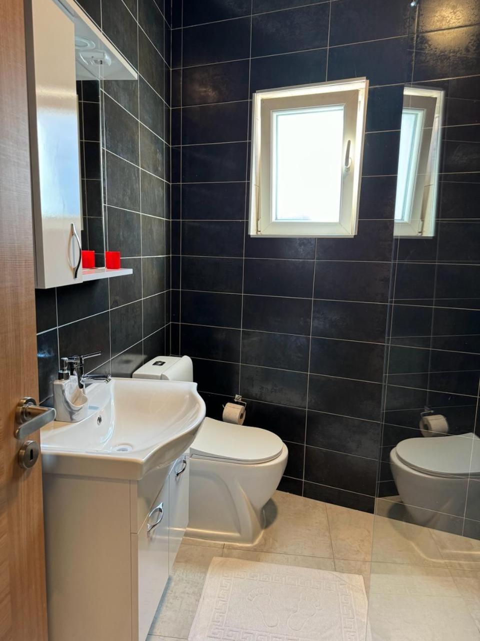 Uniluxury Hotel Prishtina Pristina Buitenkant foto