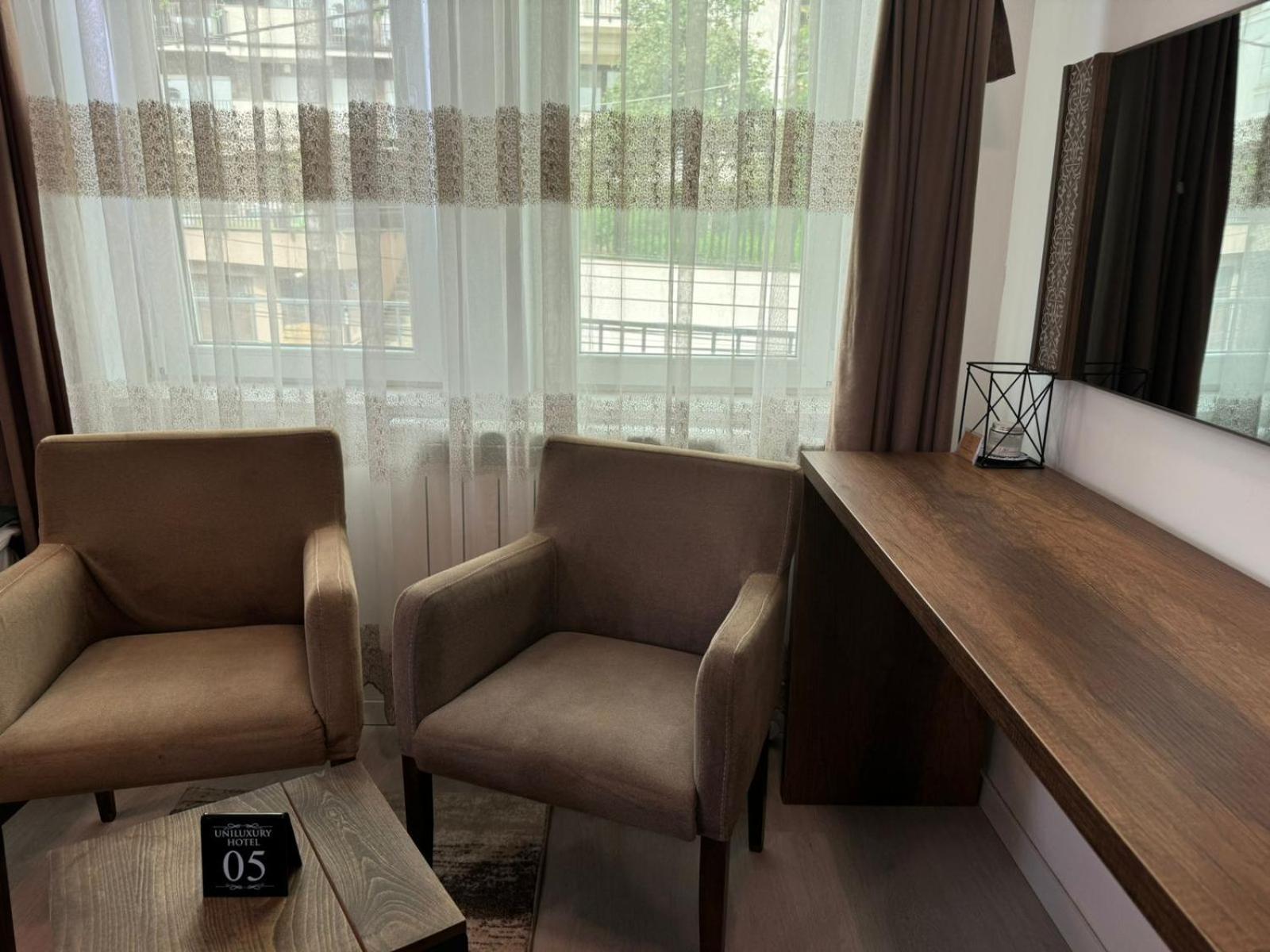 Uniluxury Hotel Prishtina Pristina Buitenkant foto