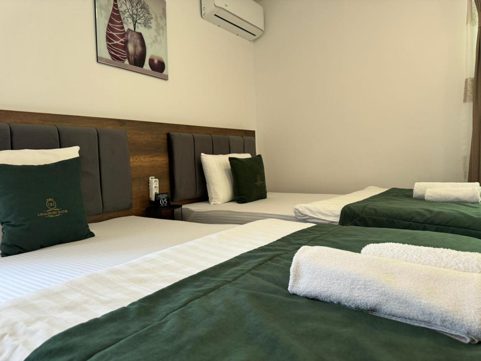 Uniluxury Hotel Prishtina Pristina Buitenkant foto