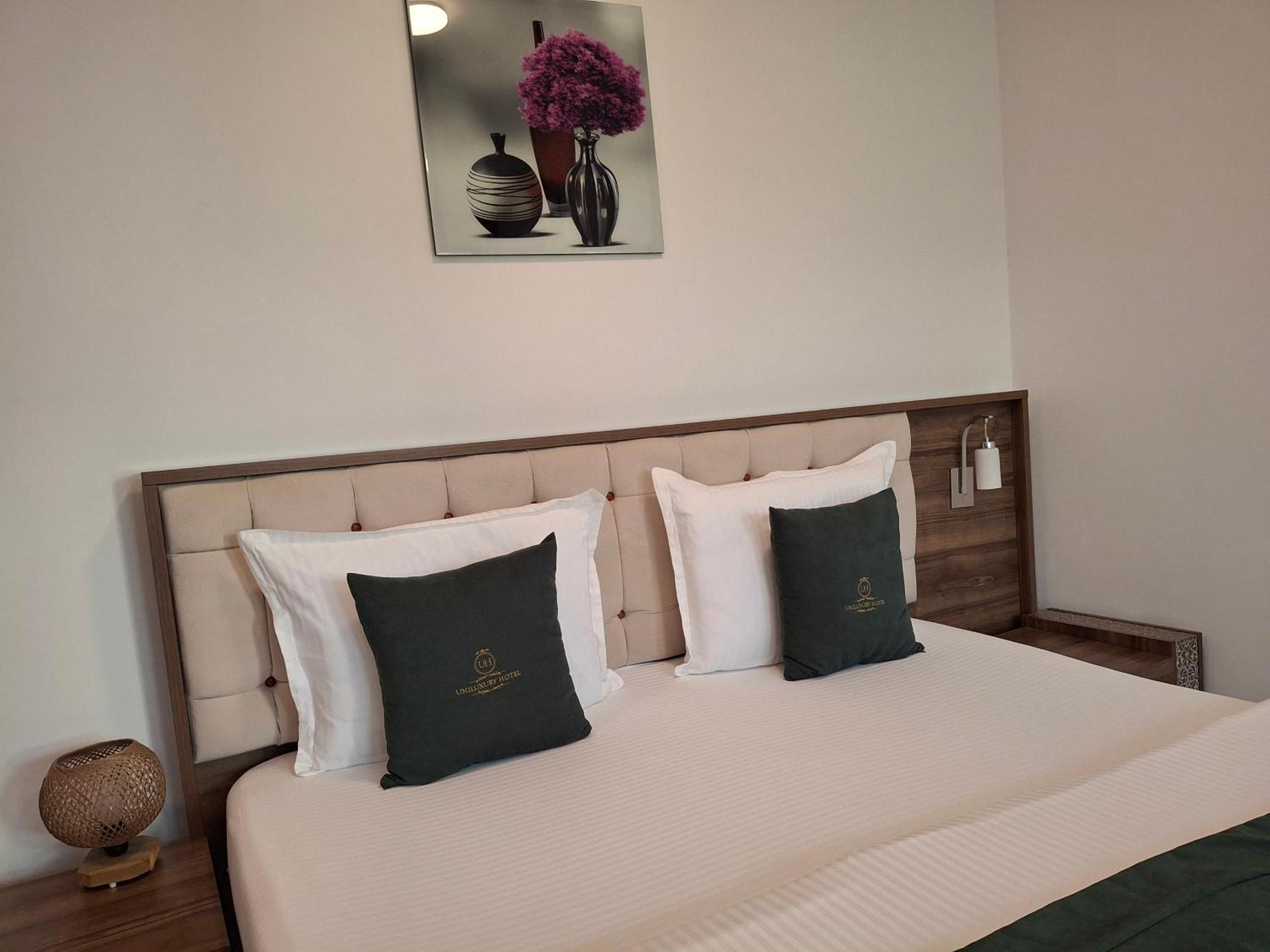 Uniluxury Hotel Prishtina Pristina Buitenkant foto