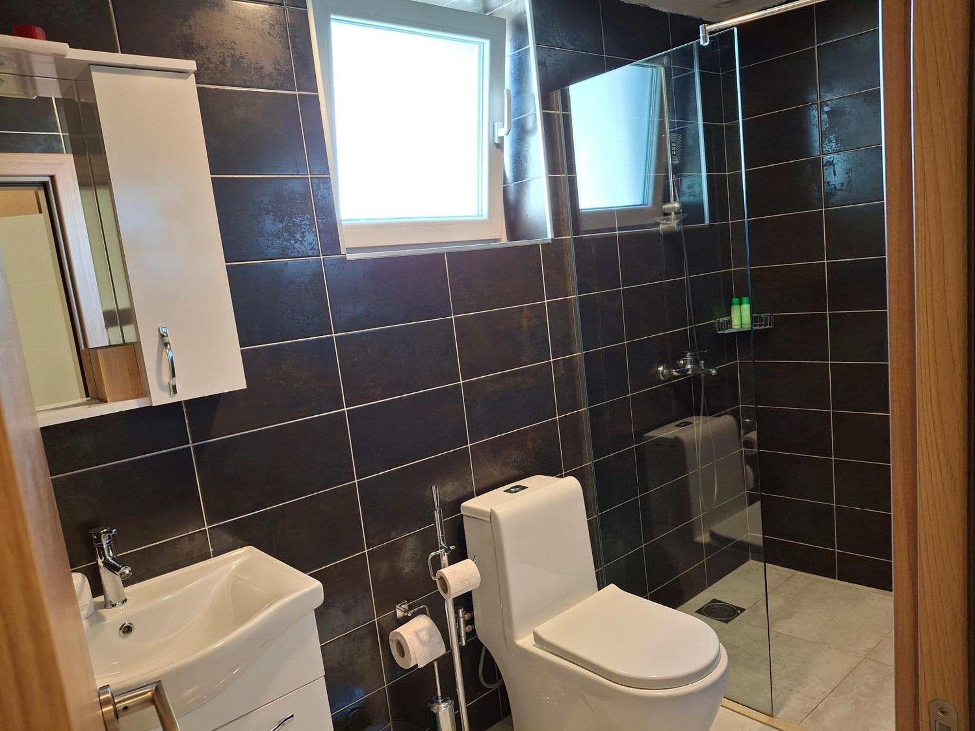 Uniluxury Hotel Prishtina Pristina Buitenkant foto