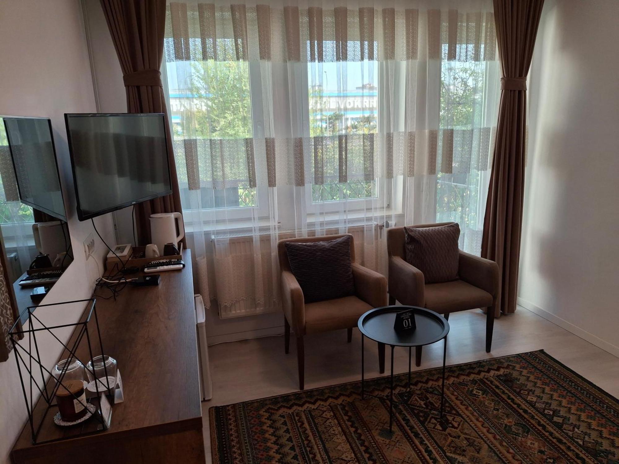 Uniluxury Hotel Prishtina Pristina Buitenkant foto