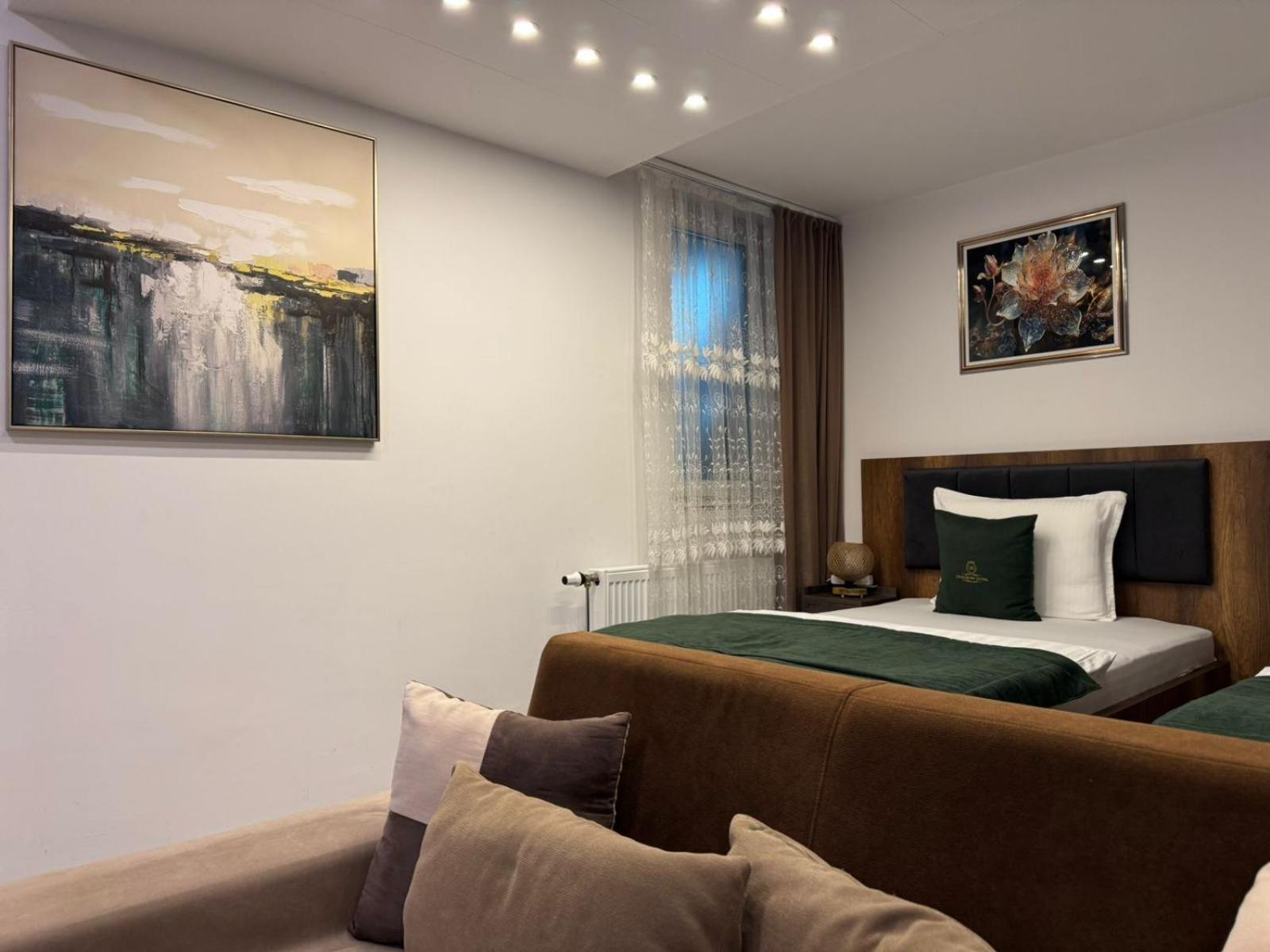 Uniluxury Hotel Prishtina Pristina Buitenkant foto