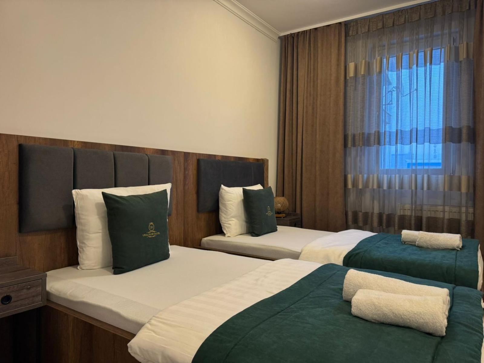 Uniluxury Hotel Prishtina Pristina Buitenkant foto
